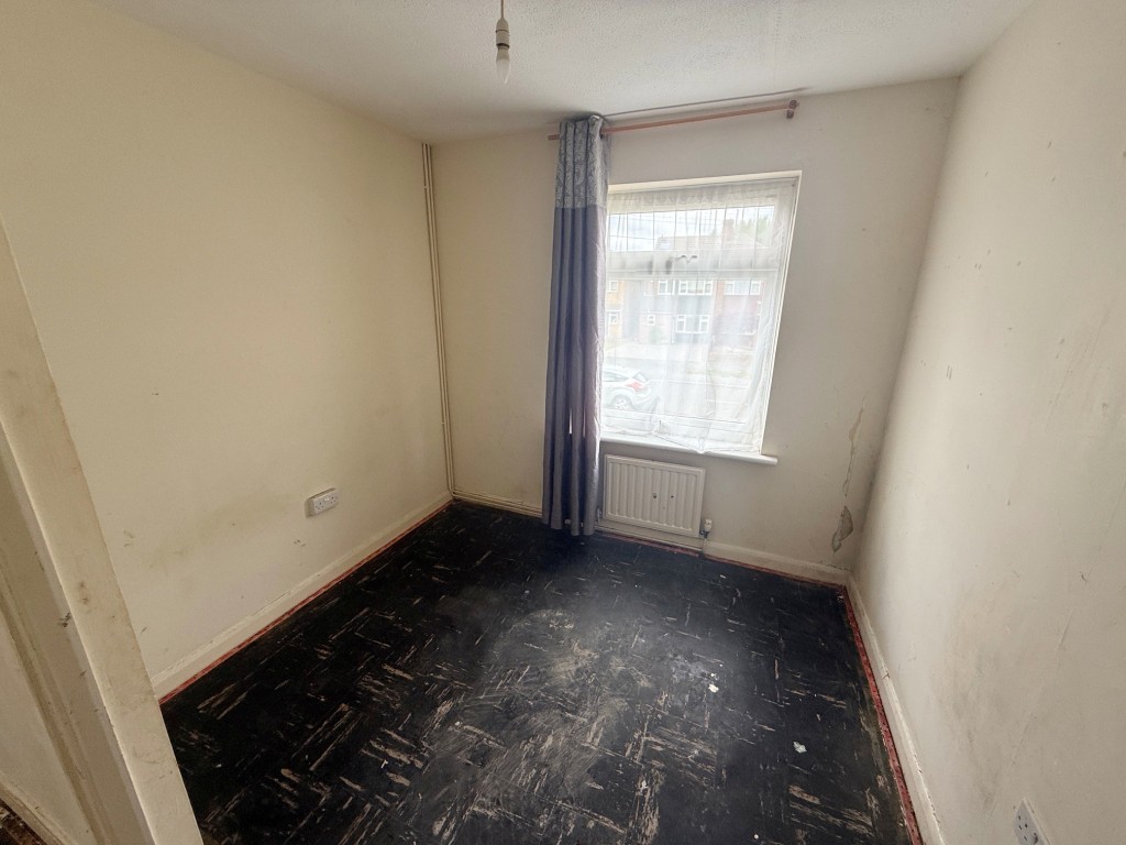 Lot: 23 - TWO-BEDROOM FLAT FOR MODERNISATION - Bedroom with window to front aspect